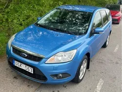 Blå Begagnad 2010 Ford Focus Platinum Kombi | 23 000 kr (Marknadspris)