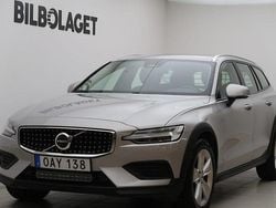 Silver Begagnad 2023 Volvo V60 CC Core Kombi | 349 800 kr (Marknadspris)