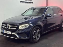 Mörkblå Begagnad 2017 Mercedes GLC220 SUV | 219 900 kr (Bra pris)
