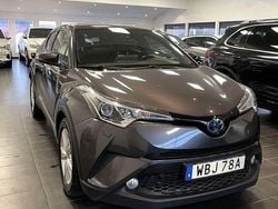 Mörkgrå Begagnad 2019 Toyota C-HR Edition SUV | 214 900 kr (Marknadspris)