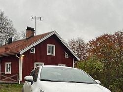 Vit Begagnad 2020 Toyota Corolla Hybrid Active Halvkombi | 205 000 kr (Marknadspris)