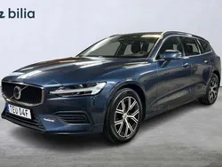 Mörkblå (blå) Begagnad 2022 Volvo V60 Core Kombi | 329 900 kr (Marknadspris)