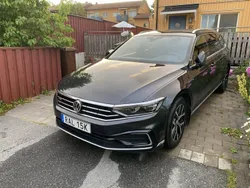 Grå Begagnad 2020 VW Passat Executive Kombi | 235 000 kr (Marknadspris)