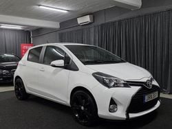 Vit Begagnad 2015 Toyota Yaris Multidrive S Halvkombi | 129 900 kr (Marknadspris)