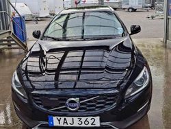Svart Begagnad 2016 Volvo V60 CC Momentum Kombi | 115 000 kr (Lite dyr)