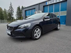Mörkblå (blå) Begagnad 2016 Volvo V40 Momentum Kombi | 104 900 kr (Marknadspris)