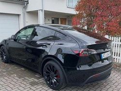 Svart Begagnad 2023 Tesla Model Y Performance SUV | 445 000 kr (Marknadspris)