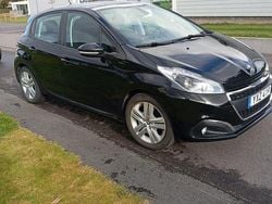 Svart Begagnad 2018 Peugeot 208 Halvkombi | 79 900 kr (Bra pris)