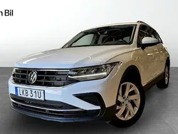 Vit Begagnad 2022 VW Tiguan Life SUV | 299 900 kr (Marknadspris)