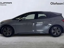 Ljusgrå (grå) Begagnad 2023 Cupra Born Halvkombi | 279 900 kr (Lite dyr)