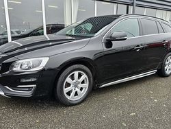 Svart Begagnad 2015 Volvo V60 Momentum Kombi | 169 900 kr (Dyr)