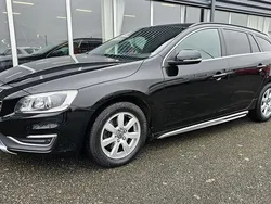 Svart Begagnad 2015 Volvo V60 Momentum Kombi | 179 800 kr (Dyr)
