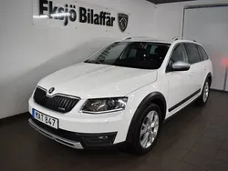 Vit Begagnad 2015 Skoda Octavia Scout Kombi | 169 500 kr (Marknadspris)