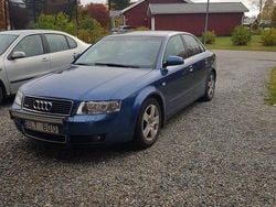 Blå Begagnad 2004 Audi A4 Comfort Sedan | 10 000 kr (Marknadspris)