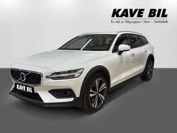Vit Begagnad 2020 Volvo V60 CC Momentum Kombi | 369 900 kr (Dyr)