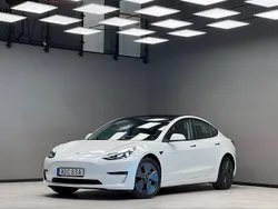 Vit Begagnad 2021 Tesla Model 3 Long Range AWD Sedan | 319 900 kr (Marknadspris)