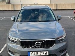 Grå Begagnad 2021 Volvo XC40 Momentum SUV | 299 000 kr (Marknadspris)