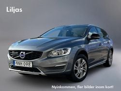 Grå Begagnad 2016 Volvo V60 CC Business Edition Kombi | 184 000 kr (Marknadspris)
