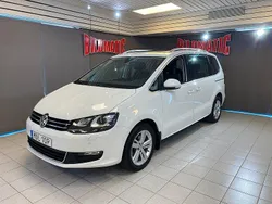 Vit Begagnad 2021 VW Sharan Minibuss | 369 000 kr (Marknadspris)