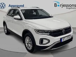 Vit Begagnad 2024 VW T-Roc Life SUV | 329 000 kr (Dyr)