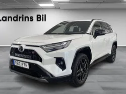Vit Begagnad 2024 Toyota RAV4 Hybrid Sport SUV | 489 900 kr (Marknadspris)