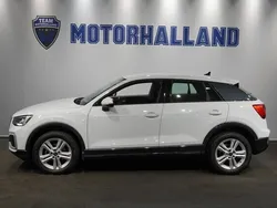 Glaciärvit metallic Begagnad 2023 Audi Q2 Advanced Plus SUV | 284 900 kr (Marknadspris)
