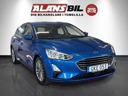 Blå Begagnad 2018 Ford Focus Titanium Halvkombi | 132 000 kr (Marknadspris)