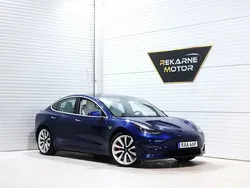 Blå Begagnad 2019 Tesla Model 3 Performance Sedan | 319 900 kr (Marknadspris)