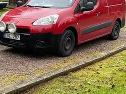 Röd Begagnad 2013 Peugeot Partner Minibuss | 45 000 kr (Bra pris)