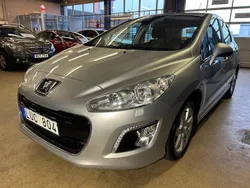 Ljusgrå (silvermetallic) Begagnad 2011 Peugeot 308 Halvkombi | 59 800 kr (Marknadspris)