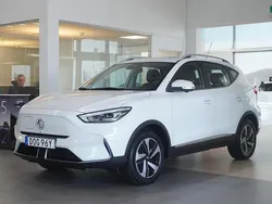 Vit (dover white) Begagnad 2022 MG ZS Luxury Sedan | 229 900 kr (Superpris)