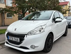Vit Begagnad 2014 Peugeot 208 Halvkombi | 55 500 kr (Marknadspris)