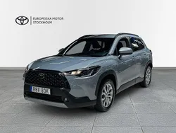 Grå Begagnad 2024 Toyota Corolla Cross Active SUV | 379 897 kr (Marknadspris)