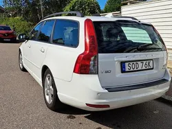 Vit Begagnad 2010 Volvo V50 Momentum Kombi | 54 000 kr (Marknadspris)