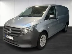 Silver Ny 2024 Mercedes Vito Minibuss | 474 875 kr (Marknadspris)