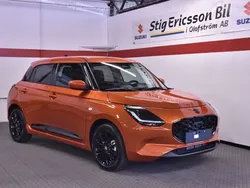 Orange Ny 2024 Suzuki Swift Halvkombi | 261 800 kr (Lite dyr)