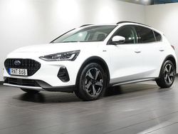 Vit Begagnad 2022 Ford Focus Active Halvkombi | 209 900 kr (Marknadspris)