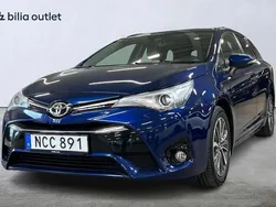 Mörkblå Begagnad 2015 Toyota Avensis Multidrive S Kombi | 134 900 kr (Lite dyr)