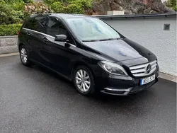 Svart Begagnad 2013 Mercedes B180 Minibuss | 80 000 kr (Bra pris)