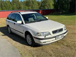 Vit Begagnad 2000 Volvo V40 Kombi | 29 000 kr