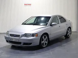 Ljusgrå Begagnad 2004 Volvo S60 Momentum Sedan | 64 900 kr (Lite dyr)