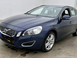 Blå Begagnad 2013 Volvo V60 Kinetic Kombi | 82 350 kr (Marknadspris)