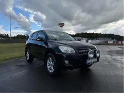 Svart Begagnad 2010 Toyota RAV4 SUV | 69 900 kr (Marknadspris)