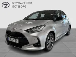 Silver Ny 2025 Toyota Yaris Hybrid Style Halvkombi | 304 900 kr (Marknadspris)