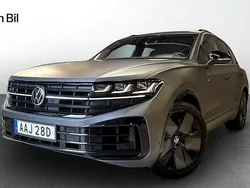 Grå Begagnad 2023 VW Touareg R SUV | 879 900 kr (Dyr)