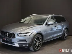Grå Begagnad 2018 Volvo V90 CC Kombi | 299 900 kr (Marknadspris)