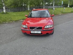 Röd Begagnad 2004 Volvo S60 Sedan | 15 000 kr (Bra pris)