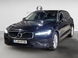 Svart Begagnad 2021 Volvo V60 Momentum Kombi | 239 900 kr (Marknadspris)