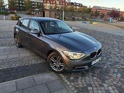 Grå Begagnad 2013 BMW 118 Sport Line Halvkombi | 79 000 kr (Bra pris)
