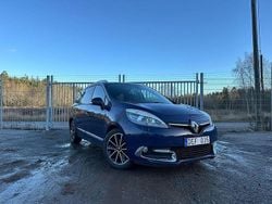 Mörkblå Begagnad 2013 Renault Scénic III Bose Edition Minibuss | 64 900 kr (Marknadspris)
